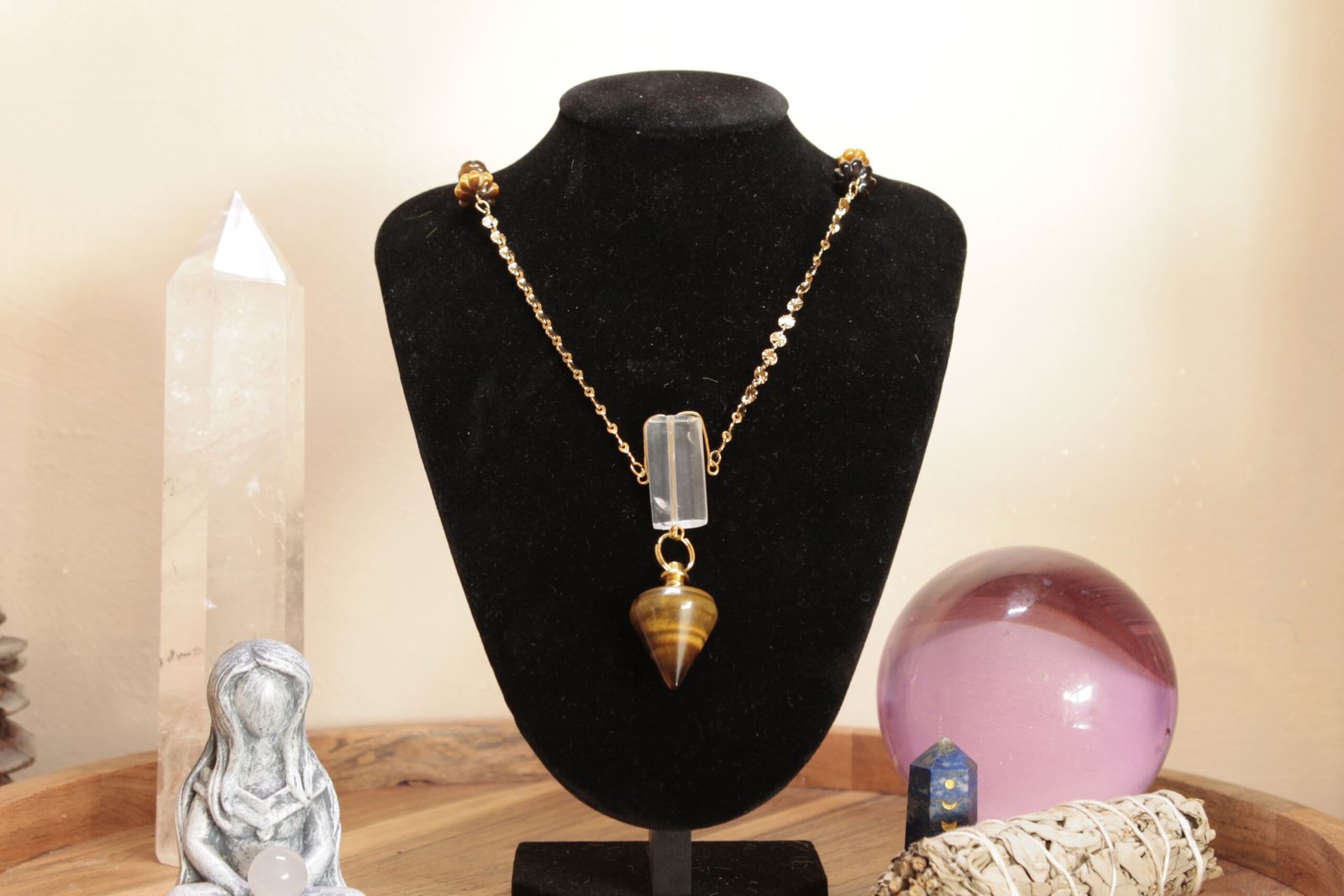 Le collier des ensorcelleuses